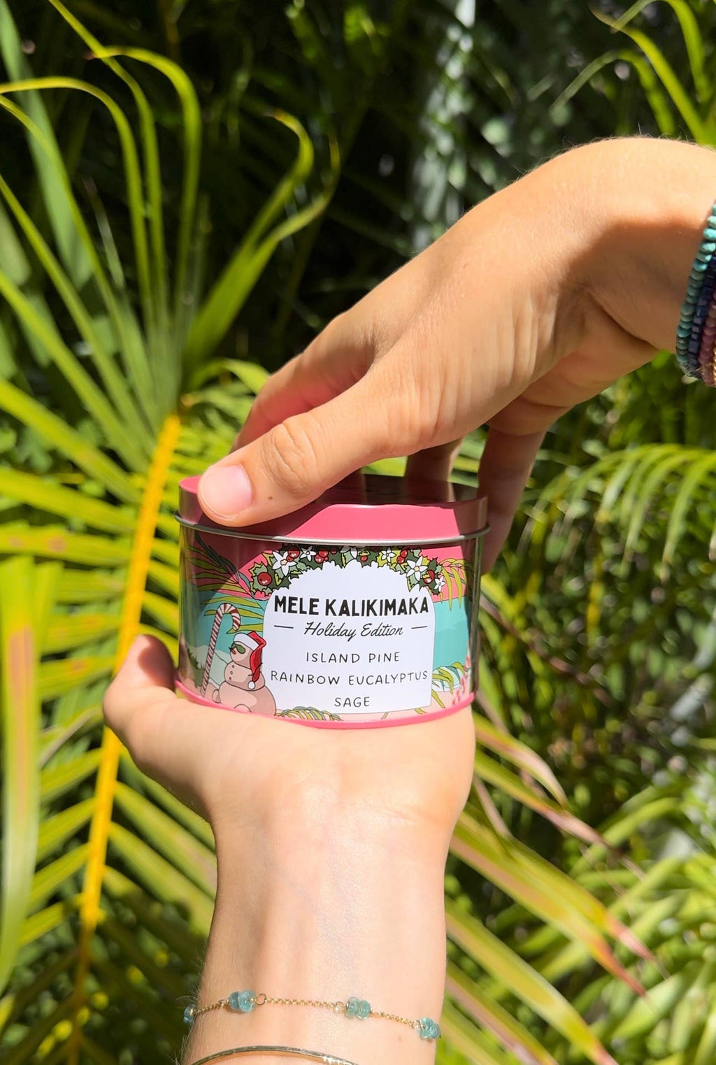 Mele Kalikimaka Holiday Candle – Island Pine Scent, Hawaiian Christmas Decor, Tropical Gift Candle
